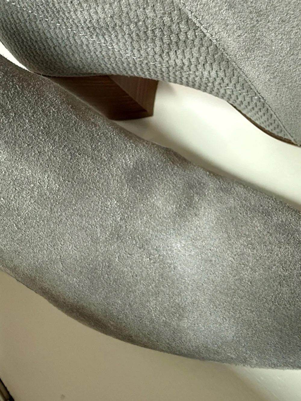 Aquatalia Grey Suede Ankle Booties – Made in Italy Size 8.5 EUC